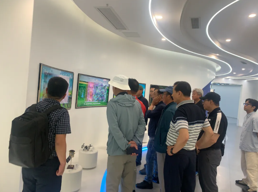 韩国京畿道骊州市市长率团莅临云飞科技参观指导